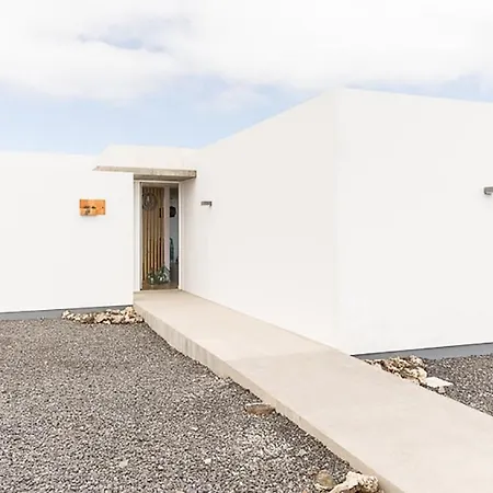 Villa Dar Beida: Villa Con Piscina En Lajares, 7Km Playa